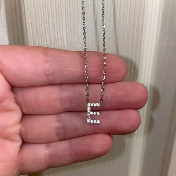diamond E necklace with silver chain - Picture 1 of 3